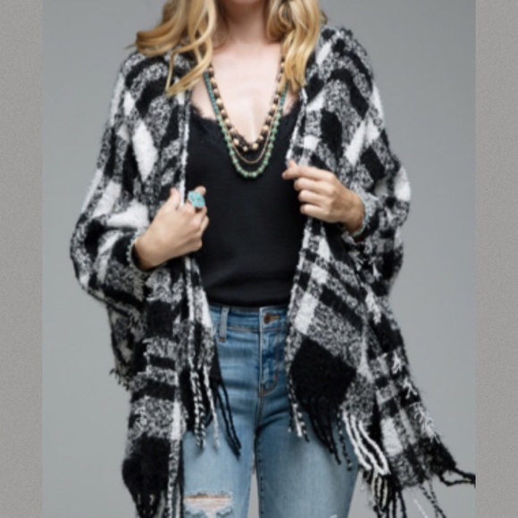 Oh So Soft Plaid Cardigan Poncho Ruana Hoodie With Fringe - Picture 10 of 13